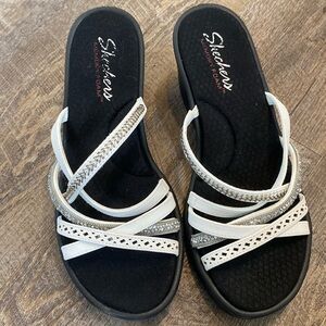 Skechers Women's White and Silver Sandals
